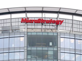 Bitcoin or MicroStrategy Stock? Analyst Says MSTR Trades at ‘Unjustifiable Premium’ Over BTC